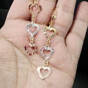 Chic Heart Drop Earrings in Gold Plates